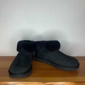 Ugg  women’s classic ultra mini fluff black boot